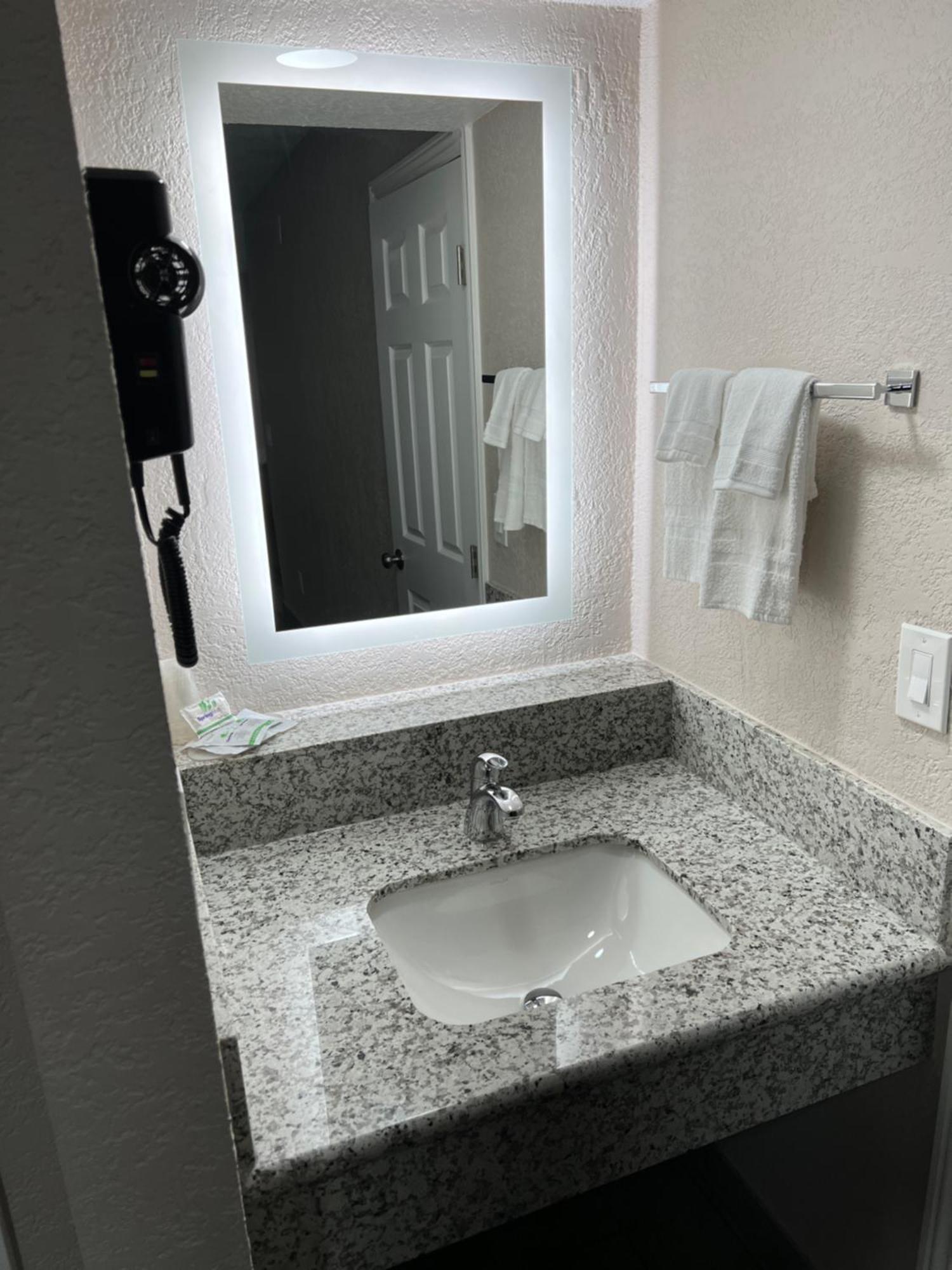 Lone Oak Studio Suites Бейкерсфилд Экстерьер фото